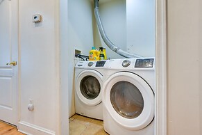 Quirky Baltimore Townhome ~ 2 Mi to Inner Harbor