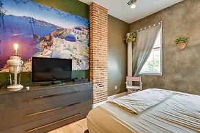 Quirky Baltimore Townhome ~ 2 Mi to Inner Harbor