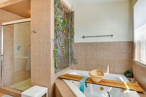 Quirky Baltimore Townhome ~ 2 Mi to Inner Harbor