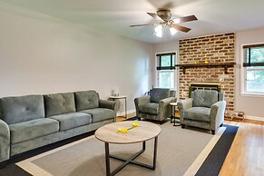 Charleston Vacation Home 6 Mi to Downtown & Beach!