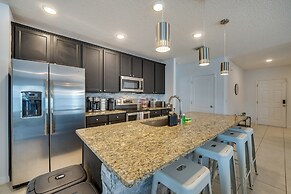 ~ 10 Mi to Animal Kingdom: Davenport Family Home