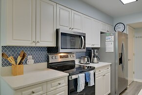 Beachfront Gulf Shores Condo w/ Community Pool!