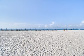 Beachfront Gulf Shores Condo w/ Community Pool!