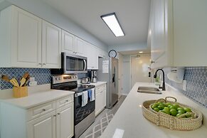 Beachfront Gulf Shores Condo w/ Community Pool!