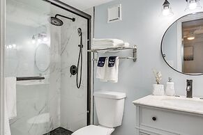 Beachfront Gulf Shores Condo w/ Community Pool!