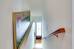 Lovely Mt Pleasant Townhouse w/ Central Location!