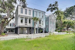 Lovely Mt Pleasant Townhouse w/ Central Location!