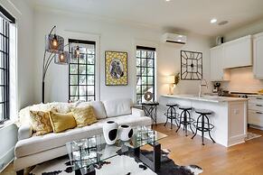 Lovely Mt Pleasant Townhouse w/ Central Location!