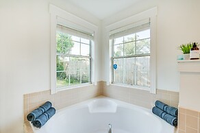 Palm Harbor Paradise w/ Community Pool!