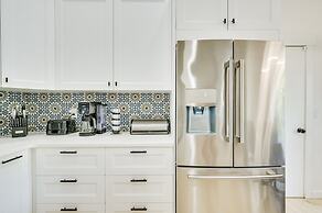 Palm Harbor Paradise w/ Community Pool!