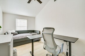 Palm Harbor Paradise w/ Community Pool!