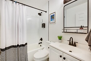 Palm Harbor Paradise w/ Community Pool!