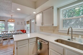 Sunny Corolla Home: Walk to Beach!