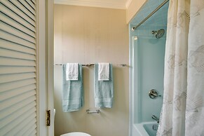 Sunny Corolla Home: Walk to Beach!