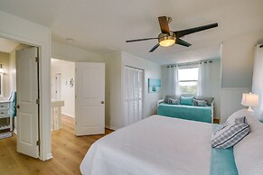 Sunny Corolla Home: Walk to Beach!