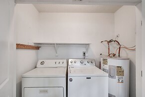 Sunny Corolla Home: Walk to Beach!