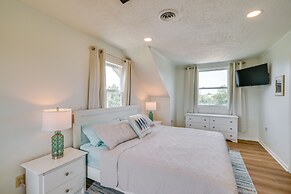 Sunny Corolla Home: Walk to Beach!