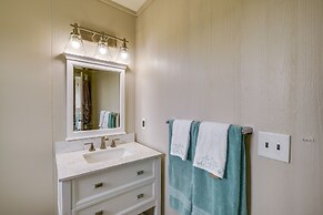 Sunny Corolla Home: Walk to Beach!