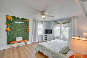 Sunny Corolla Home: Walk to Beach!