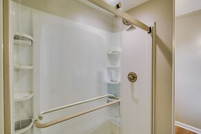 Sunny Corolla Home: Walk to Beach!