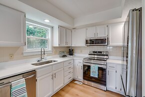 Sunny Corolla Home: Walk to Beach!