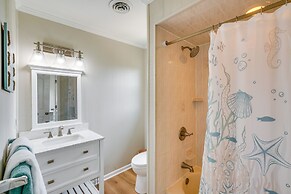 Sunny Corolla Home: Walk to Beach!