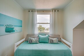 Sunny Corolla Home: Walk to Beach!