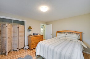 Marblehead Retreat w/ Sprawling Yard & Gas Grill!