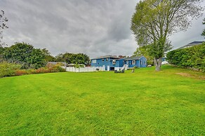 Marblehead Retreat w/ Sprawling Yard & Gas Grill!