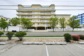 Wildwood Getaway w/ Ocean View - 1 Block to Beach!