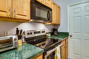 Condo w/ Pool Access ~ 2 Mi to Rehoboth Beach!