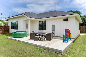 Updated New Braunfels Home w/ Fire Pit!