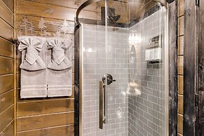 Upscale Sevierville Cabin w/ Hot Tub & Views!