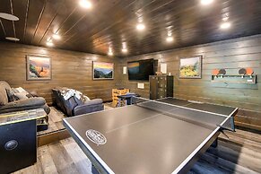 Upscale Sevierville Cabin w/ Hot Tub & Views!