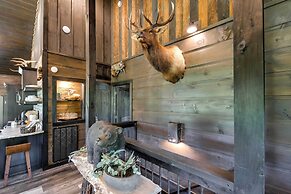 Upscale Sevierville Cabin w/ Hot Tub & Views!