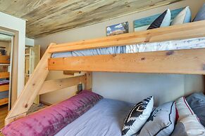 Ski-in Red River Retreat: Balcony, Mountain Views!