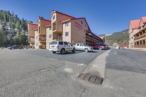 Ski-in Red River Retreat: Balcony, Mountain Views!