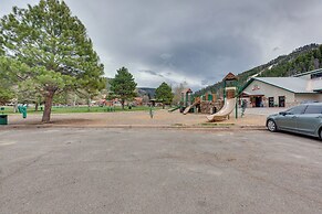 Ski-in Red River Retreat: Balcony, Mountain Views!