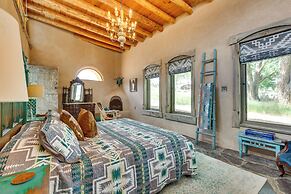 Historic Millicent Rogers Guest House w/ Hot Tub