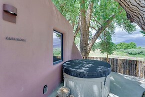 Historic Millicent Rogers Guest House w/ Hot Tub