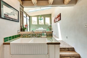 Historic Millicent Rogers Guest House w/ Hot Tub