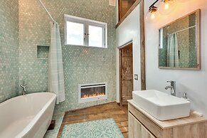 Historic Millicent Rogers Guest House w/ Hot Tub