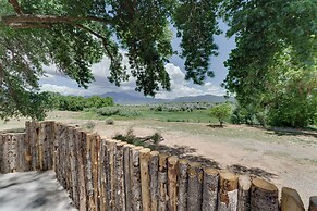 Historic Millicent Rogers Guest House w/ Hot Tub