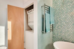 Historic Millicent Rogers Guest House w/ Hot Tub