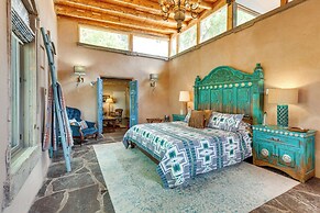 Historic Millicent Rogers Guest House w/ Hot Tub