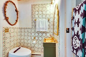 Historic Millicent Rogers Guest House w/ Hot Tub