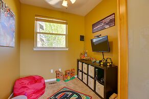 Canal-front Bend Vacation Rental w/ Hot Tub!
