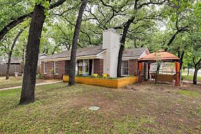 ~ 4 Mi to Fort Worth Stockyards: River Oaks Home!
