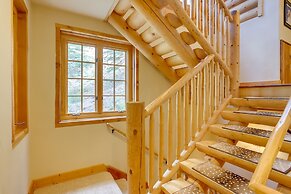 Ski-in/ski-out Mountain Village Condo w/ Hot Tub!