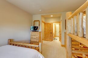 Ski-in/ski-out Mountain Village Condo w/ Hot Tub!